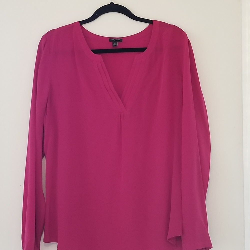 EUC Ann Taylor Silk Split-Neck Blouse